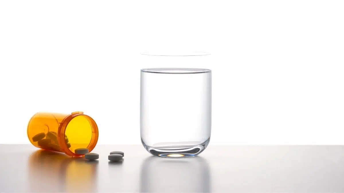 Taking pills with a glass of water- Levitra vs. Cialis